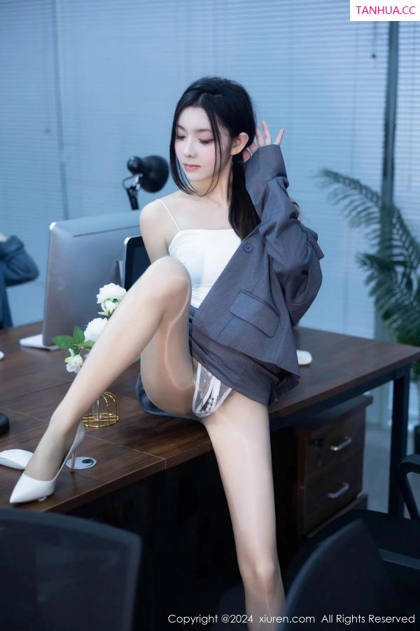   [XiuRen]高清写真图 2024.01.05 No.7923 豆瓣酱 OL丝袜第74张图片